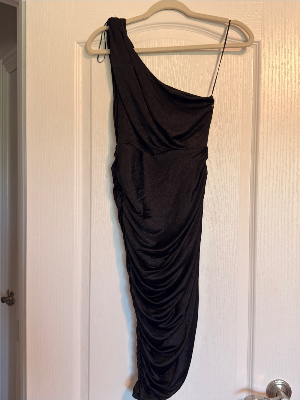 DO+BE One-Shoulder Black Ruched Midi Dress